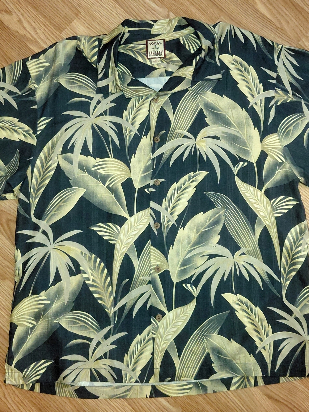 EUC Mens SZ XL Tommy Bahama 100% SILK Green Tropical Print Camp Shirt